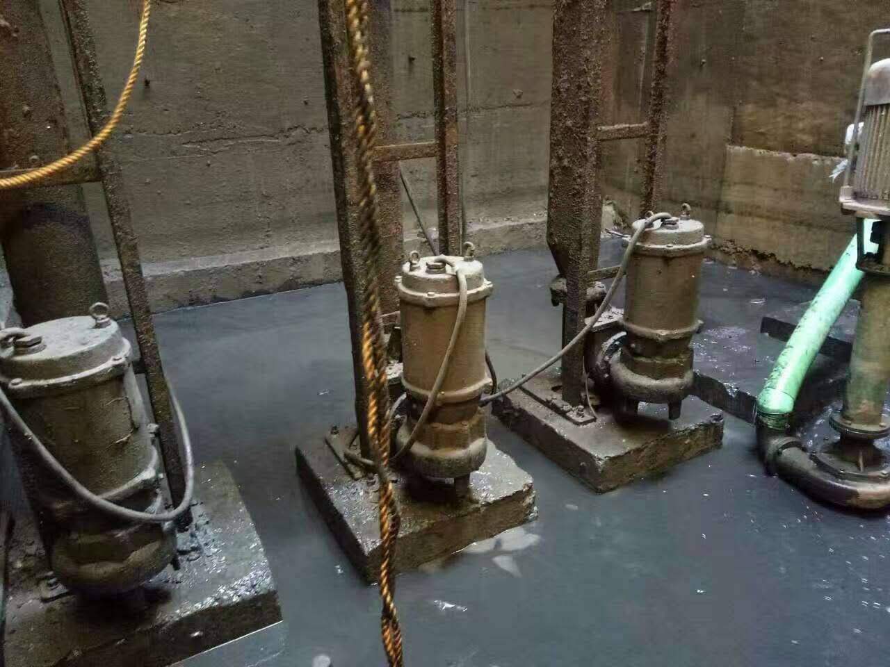 遂川污水池清理